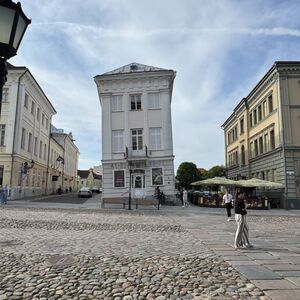 Tartu Art Museum, building leans against the long-gone city wall