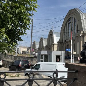 The airship-turned-markets